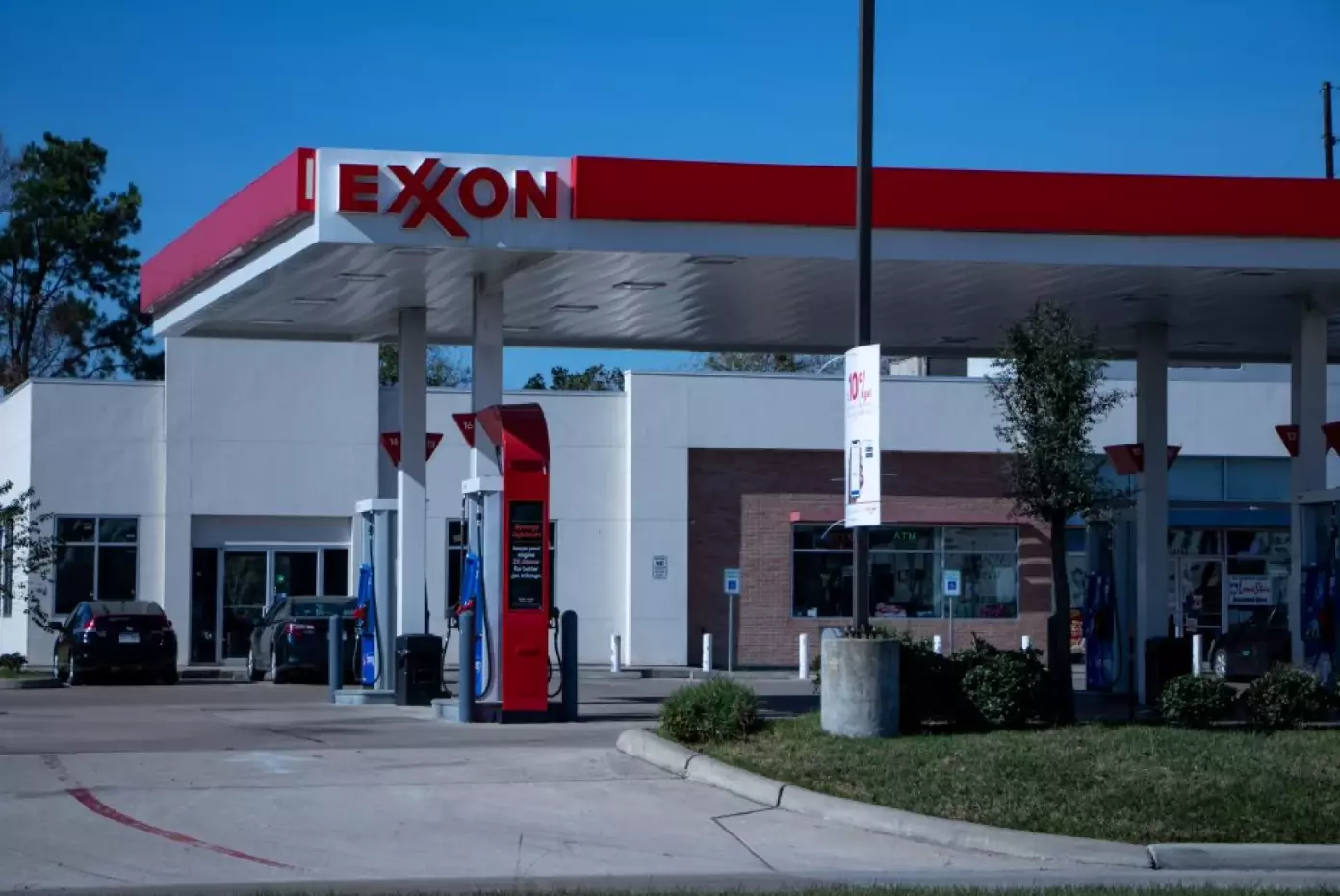 ExxonMobil shareholders approve moving company’s legal home from New Jersey to Texas - Houston Public Media