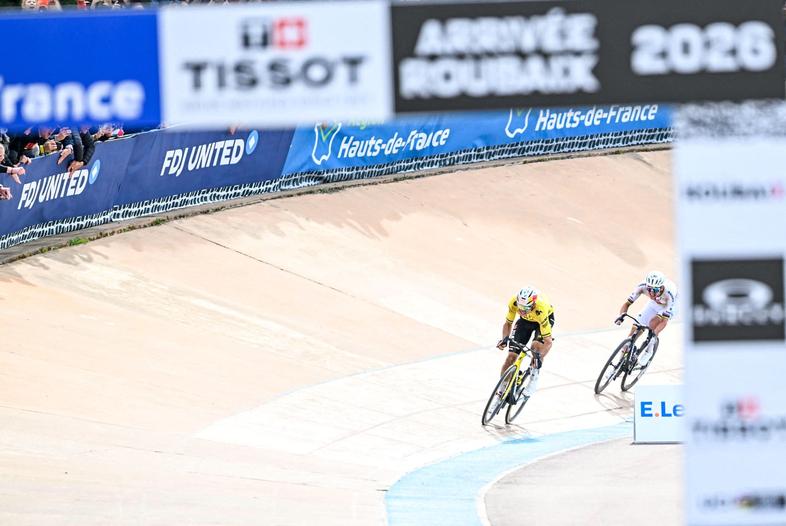 As is happened: No broken records as fan favourite puts on a masterclass at Paris-Roubaix 2026 - Cyclingnews