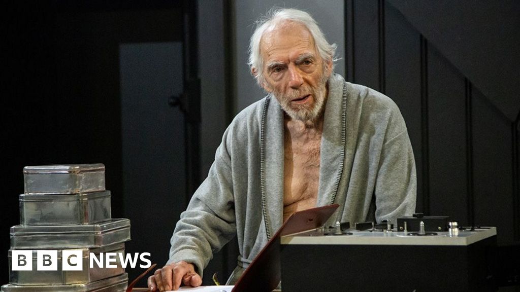 This actor was told he had Alzheimer's, now he's performing a one-man show - BBC