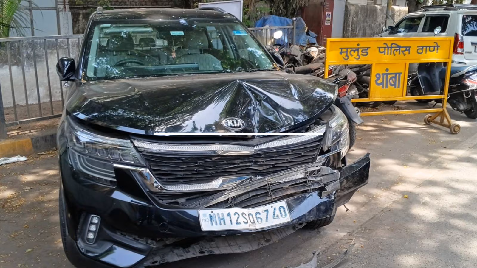 Senior citizen loses control of car in Mulund, woman and toddler killed