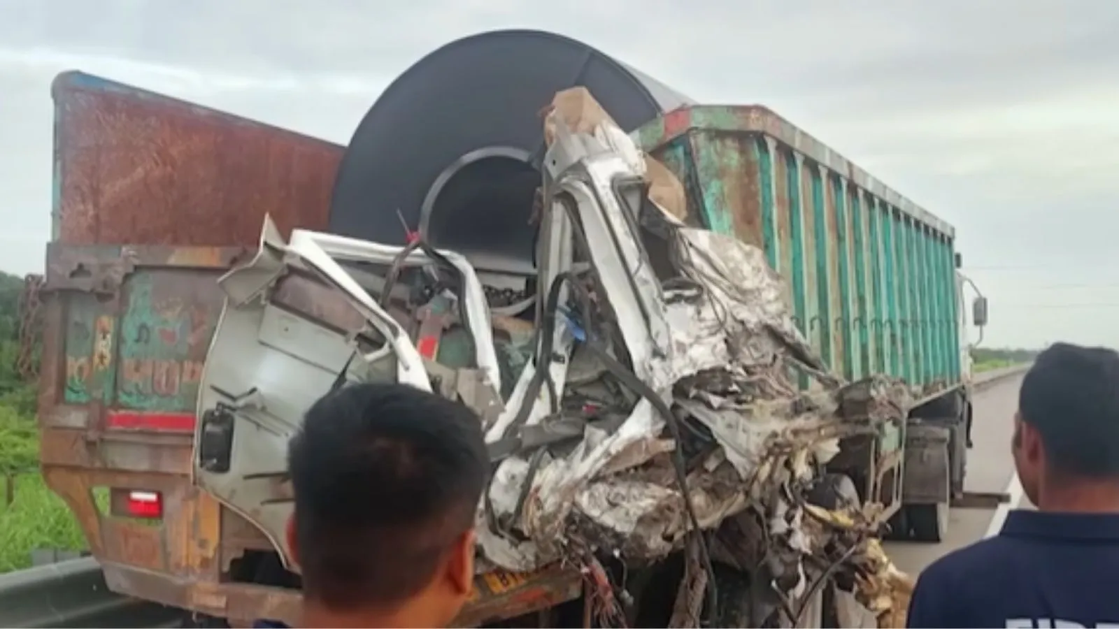12.6-tonne LPG tanker overturns on Delhi-Mumbai Expressway; gas transfer underway