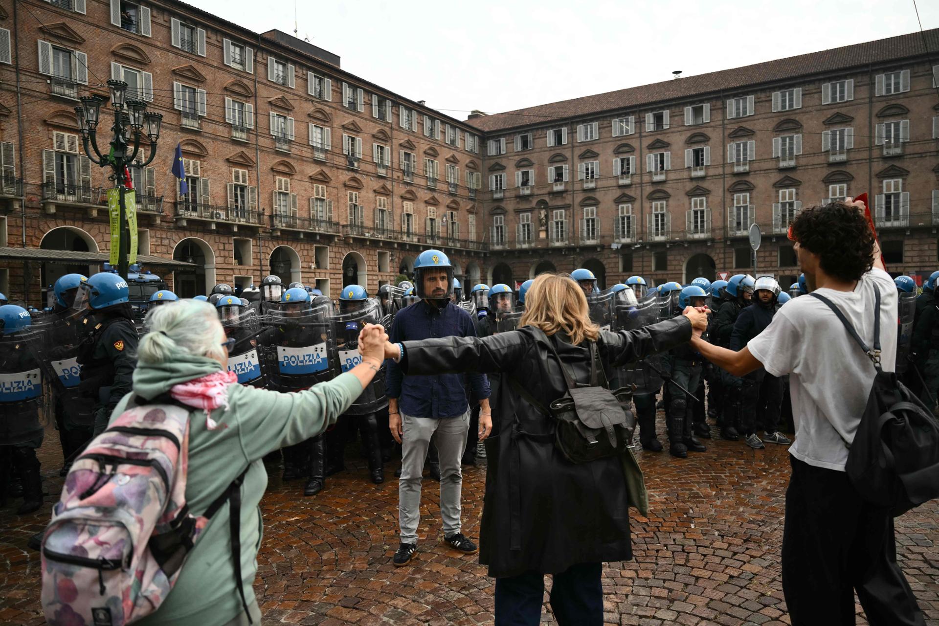 Italy's Meloni to boost police arrest powers in response to weekend riots - The Korea Times