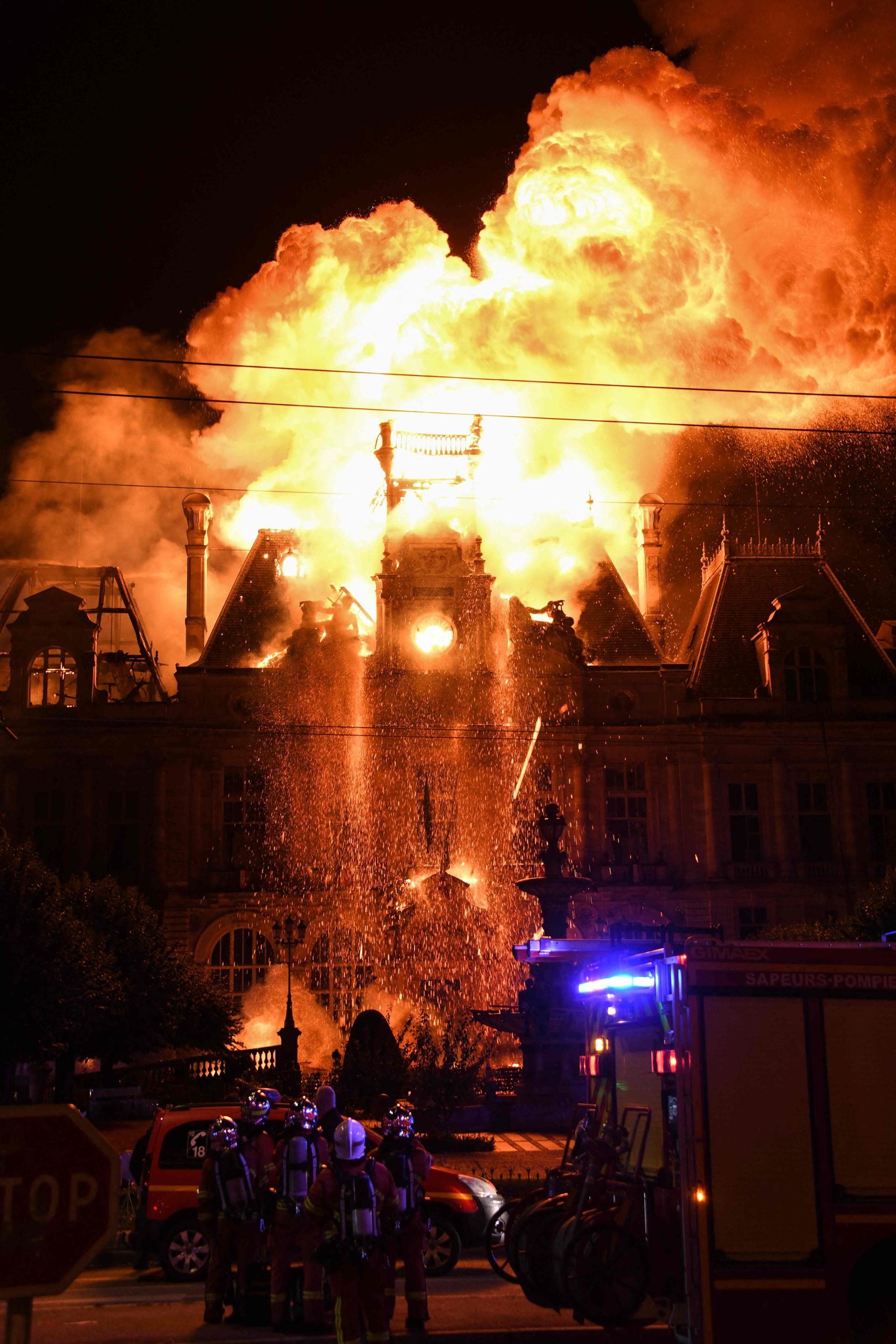 France arrests man, calls in anti-terror police over town hall protest fire - The Korea Times