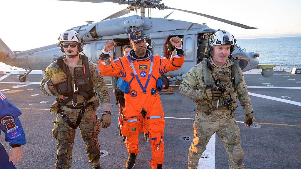 Victor Glover's First Words After Returning From the Moon Will Tug At Your Heart - Yahoo