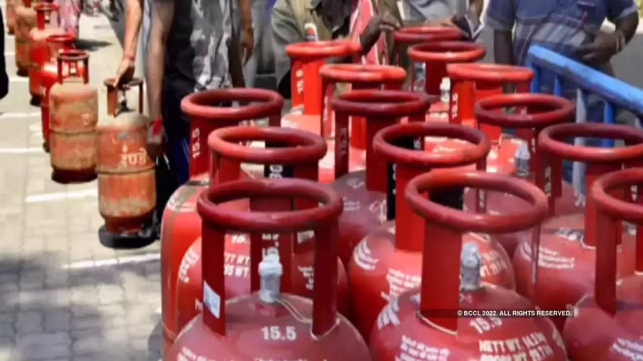 Create 30-day strategic LPG reserve, govt instructs OMCs