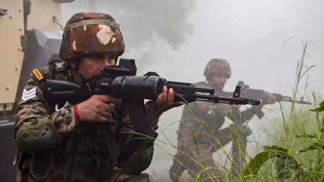 Army thwarts infiltration bid, fires across LoC in J&amp;K's Rajouri