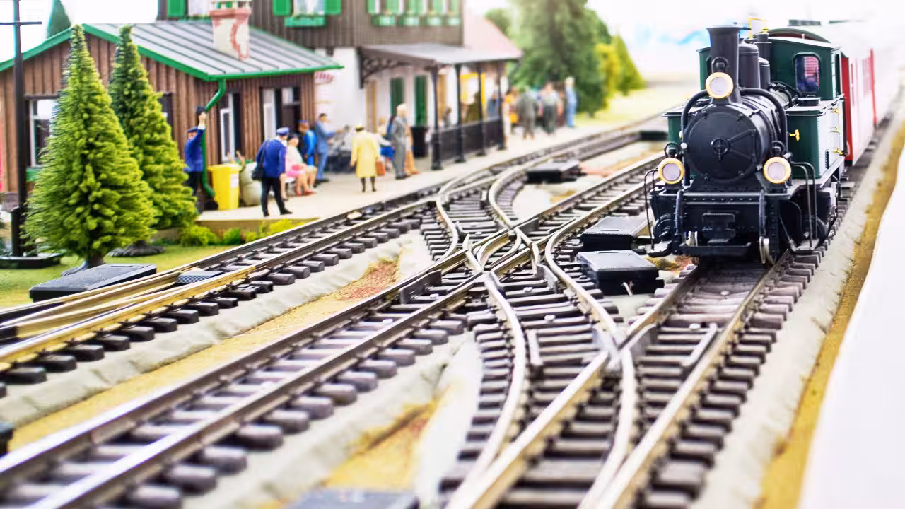 Oregon backyard hobby grew into world's longest miniature railway, 32 miles